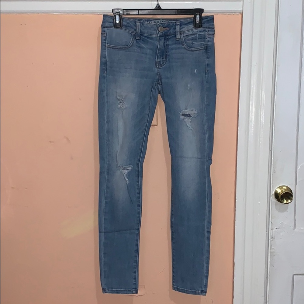 American Eagle Skinny Jegging Distressed Jeans